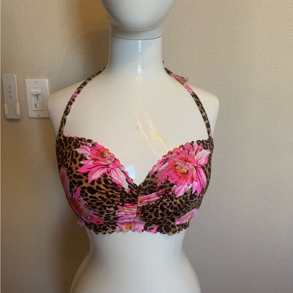 Victoria's Secret Other - Victoria's Secret Leopard and Floral Bikini Top